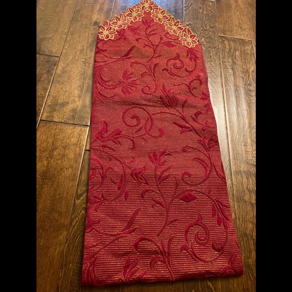Table runner - Picture 3 of 3
